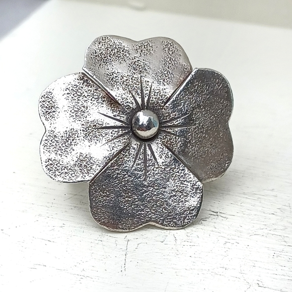 Large Flower Silver Ring - Picture 4 of 12